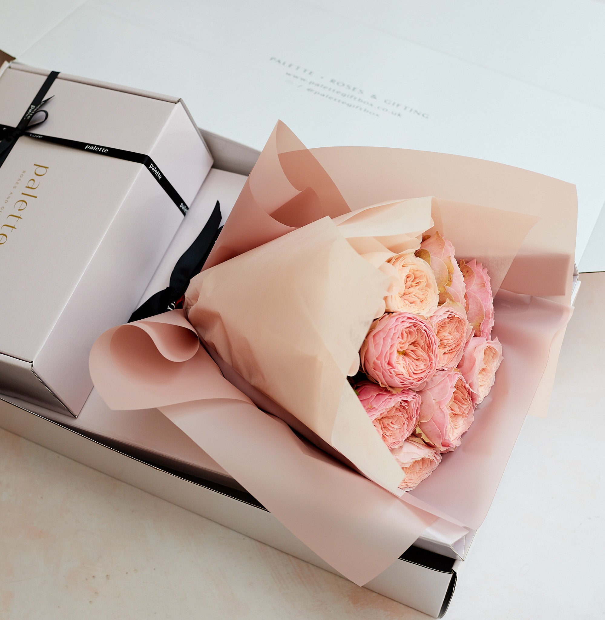 Load video: UNBOXING OF A COMPLETE PALETTE GIFT BOX