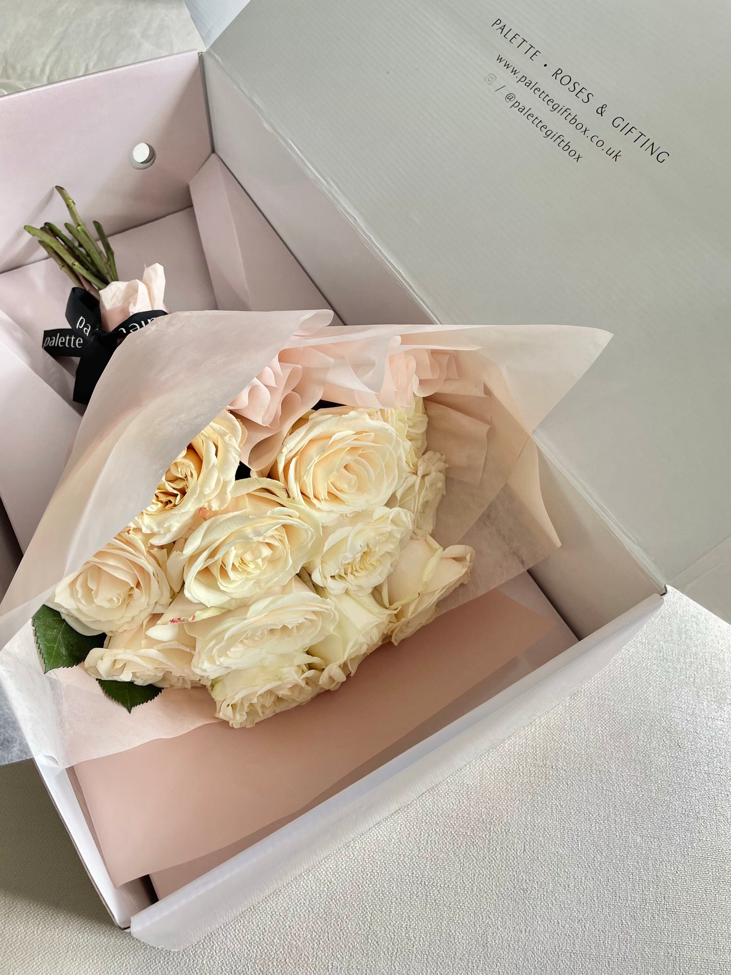 SIMPLY ROSES BOX